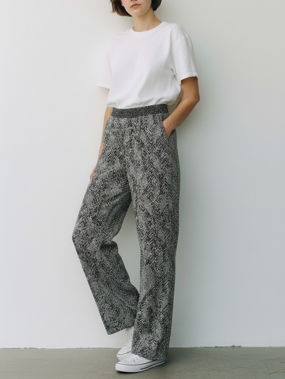 RETROLOGY High-Rise Rayon Wide Leg Trousers in a Black & White, size M